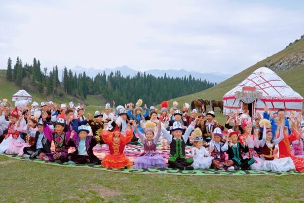 Meet the Voices Behind the Epic of Manas in Xinjiang 🎵 Meet_the_Voices_Behind_the_Epic_of_Manas_in_Xinjiang__ video poster