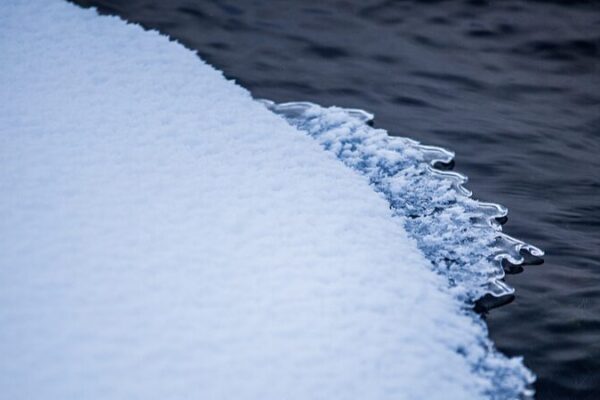 Melting Ice Roads Cut Off Indigenous Communities in Northern Canada 🌡️❄️ Melting_Ice_Roads_Cut_Off_Indigenous_Communities_in_Northern_Canada_____