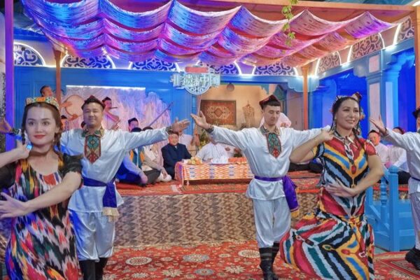 Meshrep: Dive into the Xinjiang Uygur Carnival! Meshrep__Dive_into_the_Xinjiang_Uygur_Carnival_ video poster