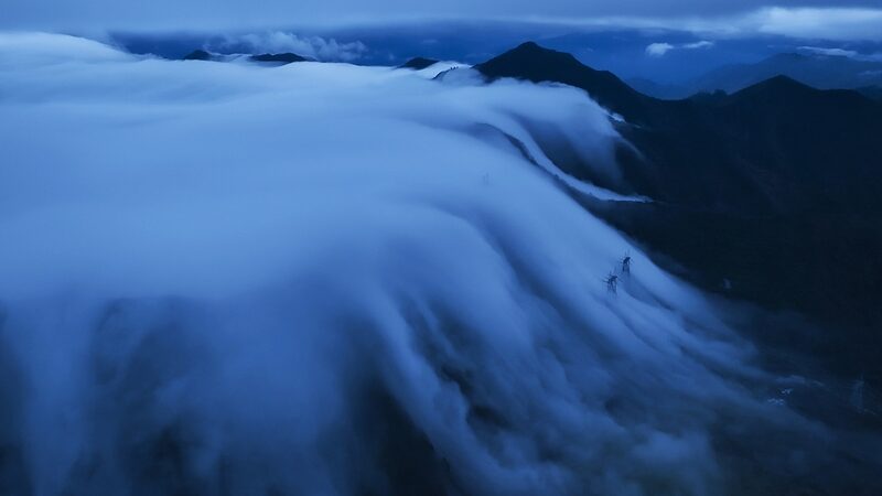 Mesmerizing__Waterfall_Clouds__Dazzle_Visitors_at_Niubei_Mountain - News for amigos, by amigos Mesmerizing__Waterfall_Clouds__Dazzle_Visitors_at_Niubei_Mountain