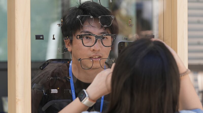 Meta_Unveils_Celebrity_AI_Chatbots_and_Stylish_AR_Glasses___ - News for amigos, by amigos Meta_Unveils_Celebrity_AI_Chatbots_and_Stylish_AR_Glasses___