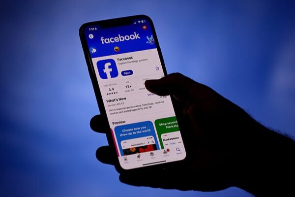 Meta’s Apps Go Dark 😱 Global Outage Hits Facebook, Instagram & WhatsApp Meta_s_Apps_Go_Dark___Global_Outage_Hits_Facebook__Instagram___WhatsApp