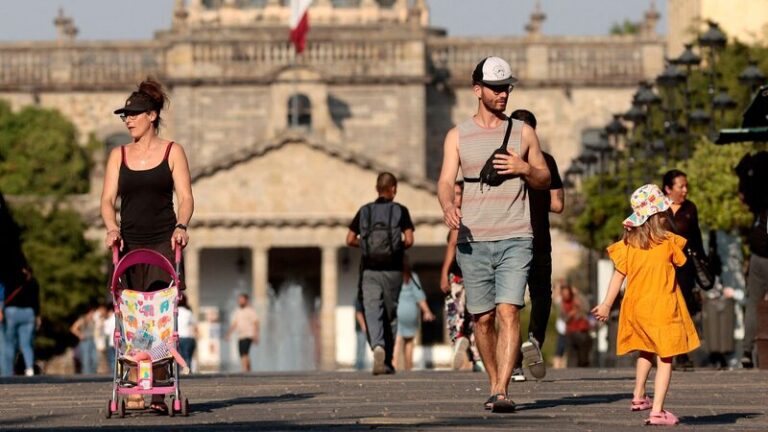 Mexico_Sizzles__Heat_Wave_Shatters_Temperature_Records_in_Ten_Cities
