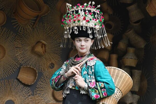 ✨ Miao Ethnic Fashion Steals the Show at Fenghuang Silver Festival __Miao_Ethnic_Fashion_Steals_the_Show_at_Fenghuang_Silver_Festival