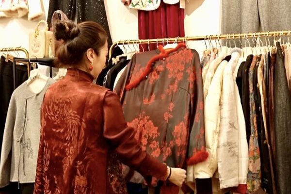 Modern Chinese-Style Clothing Soars in Popularity for Chinese New Year 🎉 Modern_Chinese_Style_Clothing_Soars_in_Popularity_for_Chinese_New_Year__ video poster