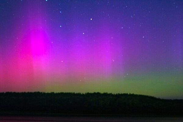 Mohe’s Night Sky Dazzles with Aurora and Meteors 🌌 Mohe_s_Night_Sky_Dazzles_with_Aurora_and_Meteors__