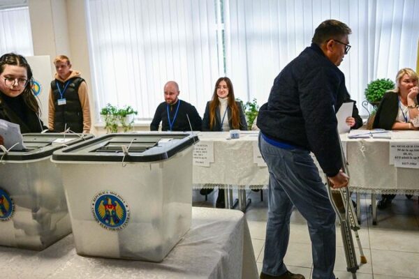 Moldova Heads to Presidential Runoff: Sandu vs. Stoianoglo in Tight Race 🇲🇩 Moldova_Heads_to_Presidential_Runoff__Sandu_vs__Stoianoglo_in_Tight_Race___