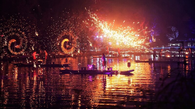 Molten_Iron__Flowers__Illuminate_Jiangsu_Lake_in_Spectacular_Display
