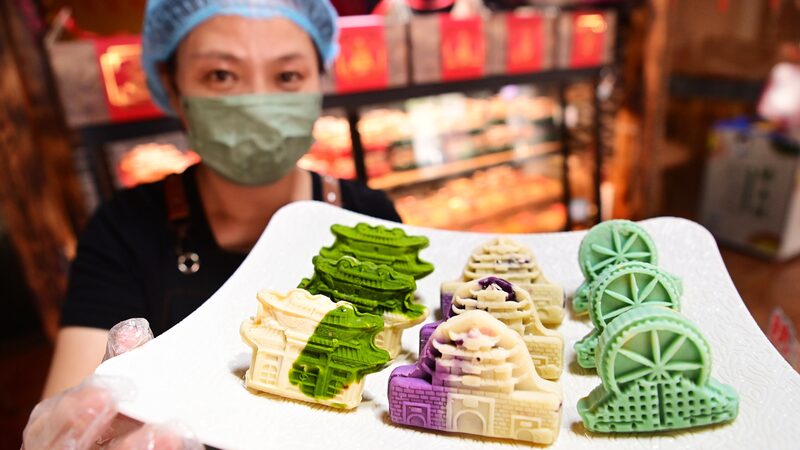 Mooncakes_2_0__How_Tradition_Just_Got_a_Tasty_Makeover____ - News for amigos, by amigos Mooncakes_2_0__How_Tradition_Just_Got_a_Tasty_Makeover____