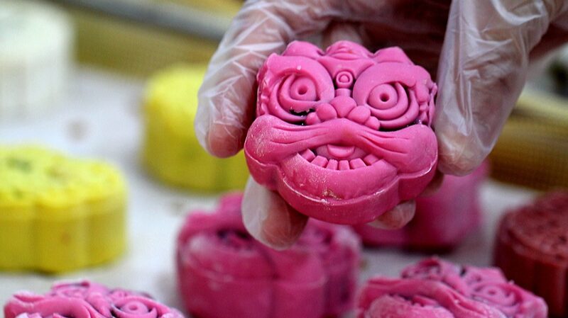 Mooncakes__A_Sweet_Bite_of_Tradition_and_Creativity_for_Mid_Autumn_Festival - News for amigos, by amigos Mooncakes__A_Sweet_Bite_of_Tradition_and_Creativity_for_Mid_Autumn_Festival