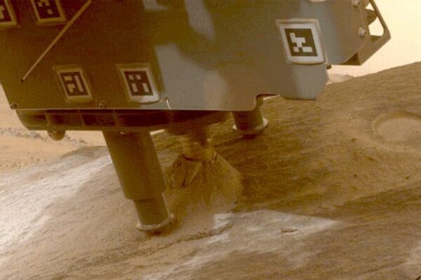 NASA Hits Pause on Mars Sample Return Mission, Seeks Fresh Ideas 🚀 NASA_Hits_Pause_on_Mars_Sample_Return_Mission__Seeks_Fresh_Ideas__