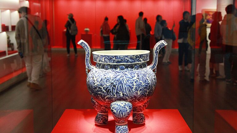 Nanjing_Museum_s_90th_Birthday_Bash_Unveils_Hidden_Treasures___ - News for amigos, by amigos Nanjing_Museum_s_90th_Birthday_Bash_Unveils_Hidden_Treasures___
