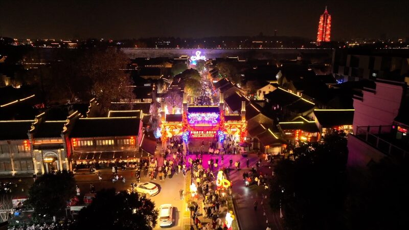 Nanjing_s_Dazzling_Snake_Lantern_Lights_Up_the_Night_to_Welcome_the_Year_of_the_Snake_ video poster
