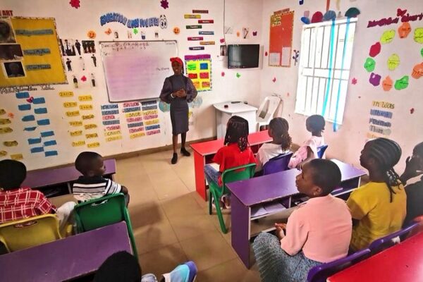 Nigerian Youth Dive into Mandarin: Strengthening China-Nigeria Bonds Nigerian_Youth_Dive_into_Mandarin__Strengthening_China_Nigeria_Bonds video poster