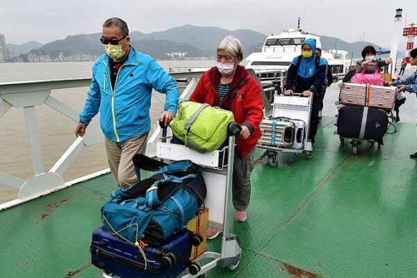🚢 Over 11,000 Trips Expected Under ‘Mini Three Links’ During Qingming Festival! __Over_11_000_Trips_Expected_Under__Mini_Three_Links__During_Qingming_Festival_