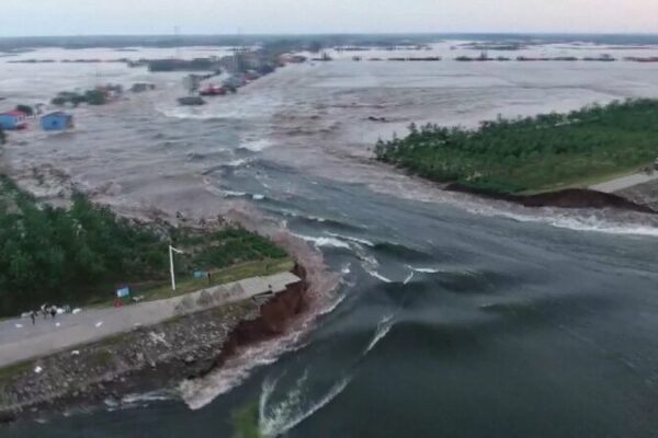Over 5,000 Evacuated After Dike Breach at China’s Dongting Lake 🌊 Over_5_000_Evacuated_After_Dike_Breach_at_China_s_Dongting_Lake__