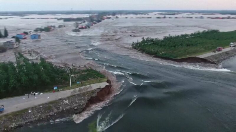 Over_5_000_Evacuated_After_Dike_Breach_at_China_s_Dongting_Lake__