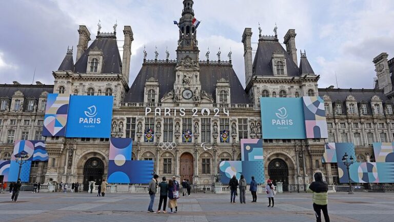 Paris 2024: 45,000 Volunteers Gear Up for the Games 🌟 Paris_2024__45_000_Volunteers_Gear_Up_for_the_Games__