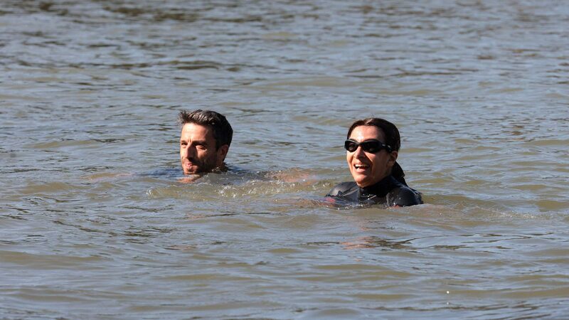 Paris_Mayor_Swims_in_the_Seine_to_Prove_It_s_Ready_for_the_Olympics______