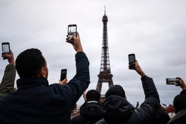 🚗❌ Paris’s Plan to Make Eiffel Tower Area Car-Free Faces Backlash ___Paris_s_Plan_to_Make_Eiffel_Tower_Area_Car_Free_Faces_Backlash
