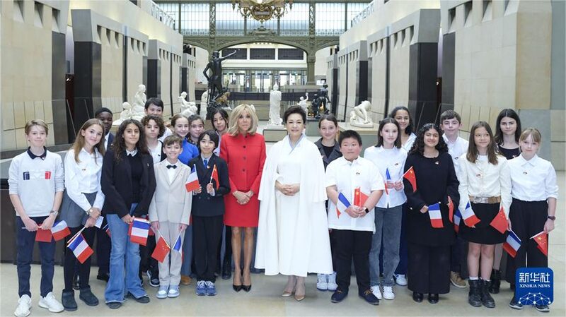 Peng_Liyuan_and_Brigitte_Macron_Bond_Over_Art_at_the_Orsay_Museum__ - News for amigos, by amigos Peng_Liyuan_and_Brigitte_Macron_Bond_Over_Art_at_the_Orsay_Museum__