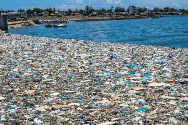 Plastics Pack a Chemical Punch: Study Reveals 3,000 More Hidden Substances 😱 Plastics_Pack_a_Chemical_Punch__Study_Reveals_3_000_More_Hidden_Substances__