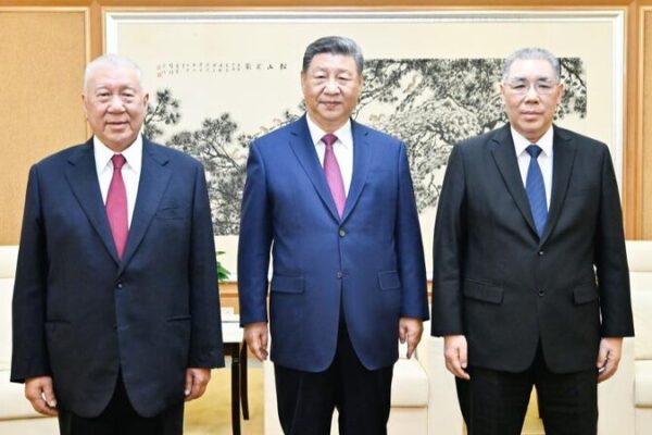 President Xi Reunites with Former Macao Leaders to Boost SAR’s Future 🌟 President_Xi_Reunites_with_Former_Macao_Leaders_to_Boost_SAR_s_Future__