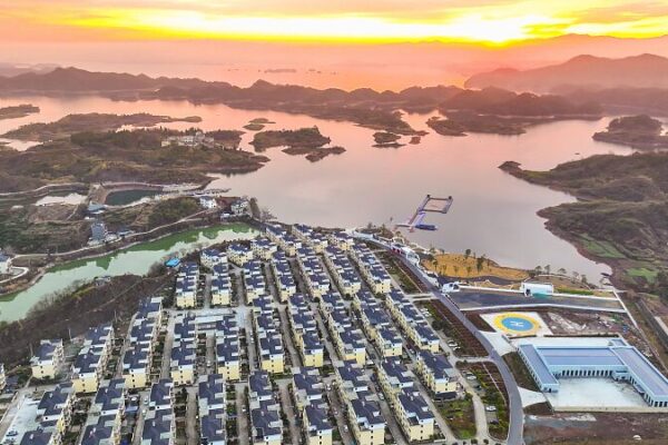 Qiandao Lake: China’s Rainbow Wonderland with 1,078 Islets 🌈 Qiandao_Lake__China_s_Rainbow_Wonderland_with_1_078_Islets__