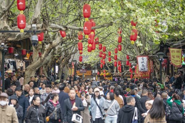 Qingming Festival Sparks Travel Boom as Youth Embrace Tradition 🌸 Qingming_Festival_Sparks_Travel_Boom_as_Youth_Embrace_Tradition__