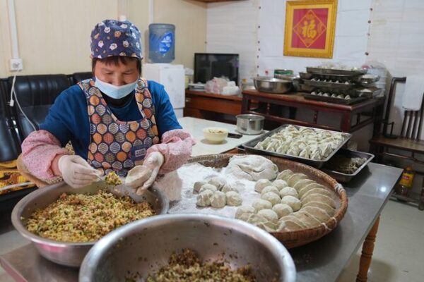 Qingmingba: The Flavorful Delicacy Bringing Spring to Southern China 🌿 Qingmingba__The_Flavorful_Delicacy_Bringing_Spring_to_Southern_China__