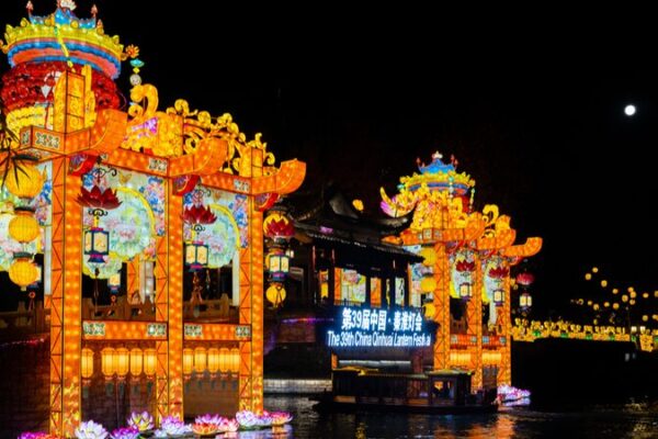 Qinhuai Lantern Festival Illuminates Nanjing Nights ✨ Qinhuai_Lantern_Festival_Illuminates_Nanjing_Nights__