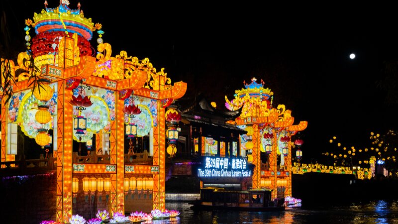 Qinhuai_Lantern_Festival_Illuminates_Nanjing_Nights__
