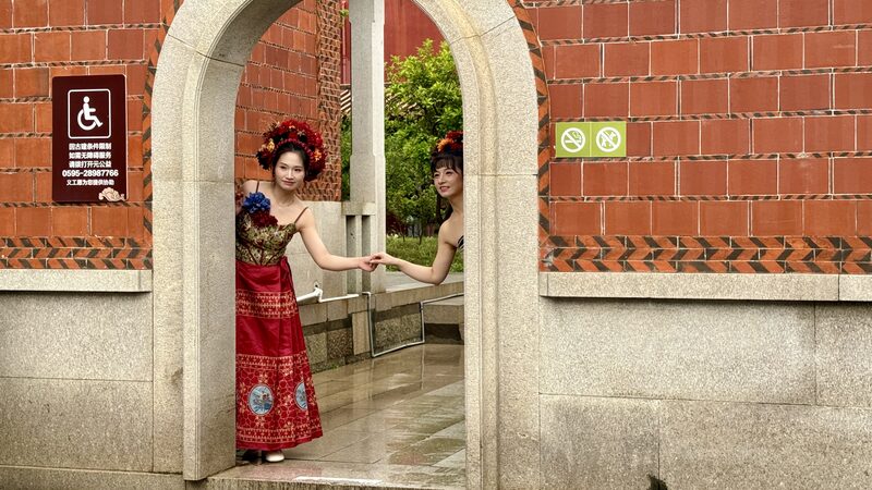 Quanzhou_s_Vibrant_Hairpin_Flowers__A_Blossoming_Tradition__ - News for amigos, by amigos Quanzhou_s_Vibrant_Hairpin_Flowers__A_Blossoming_Tradition__