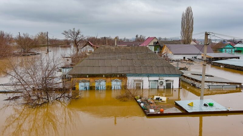Record_Floods_in_Russia_s_Urals_Force_Thousands_to_Flee - News for amigos, by amigos __Record_Floods_in_Russia_s_Urals_Force_Thousands_to_Flee