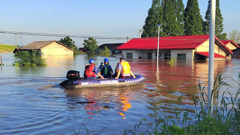 Rescue_Efforts_Intensify_After_Dike_Breach_at_Dongting_Lake___poster - News for amigos, by amigos Rescue_Efforts_Intensify_After_Dike_Breach_at_Dongting_Lake__ video poster