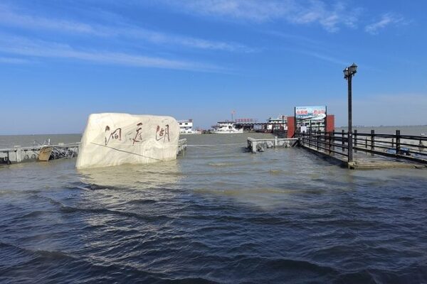 Rescue Teams Racing to Seal Dongting Lake Dike Breach in China’s Hunan Province 🚁 Rescue_Teams_Racing_to_Seal_Dongting_Lake_Dike_Breach_in_China_s_Hunan_Province__ video poster