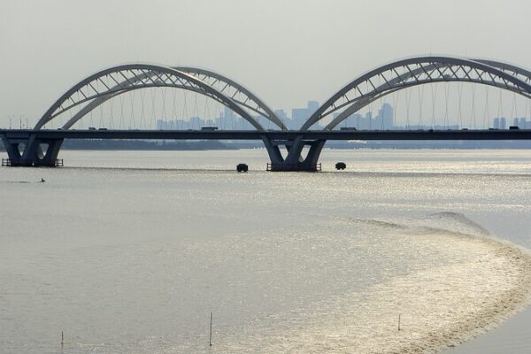 Ride the Waves: Qiantang River’s Epic Tidal Bore Awaits in east China Ride_the_Waves__Qiantang_River_s_Epic_Tidal_Bore_Awaits_in_east_China video poster