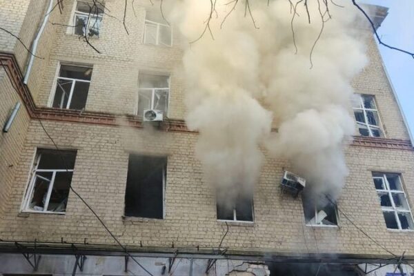 🚨 Russia Strikes Ukrainian Hospital Twice: Chaos and Heroism in Sumy __Russia_Strikes_Ukrainian_Hospital_Twice__Chaos_and_Heroism_in_Sumy