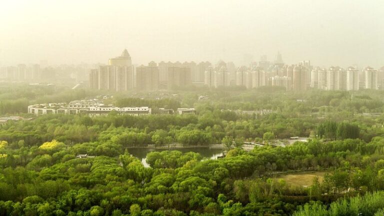 ___Sandstorms_Sweep_Northern_China__Blue_Alert_Renewed_ video poster