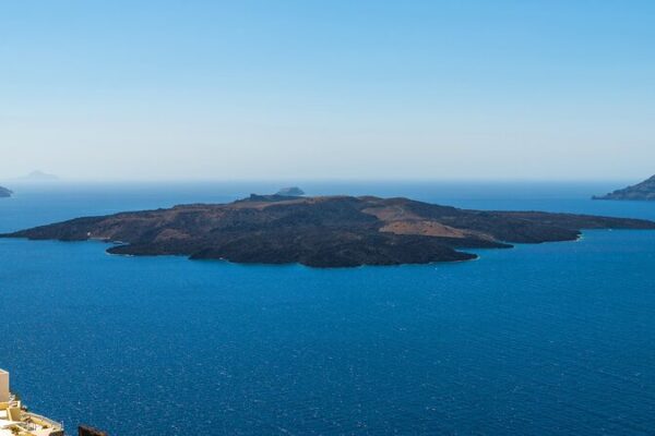 🌋 Santorini’s Volcano Stirs: Mild Activity Sparks Alert in Greece __Santorini_s_Volcano_Stirs__Mild_Activity_Sparks_Alert_in_Greece