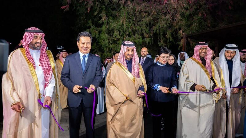Saudi_Arabia_Sets_Sights_on_5_Million_Chinese_Visitors_by_2030_poster - News for amigos, by amigos Saudi_Arabia_Sets_Sights_on_5_Million_Chinese_Visitors_by_2030 video poster