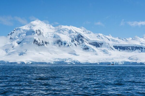 Scientists Unveil Antarctic Secrets with Epic Ice Drill Adventure Scientists_Unveil_Antarctic_Secrets_with_Epic_Ice_Drill_Adventure
