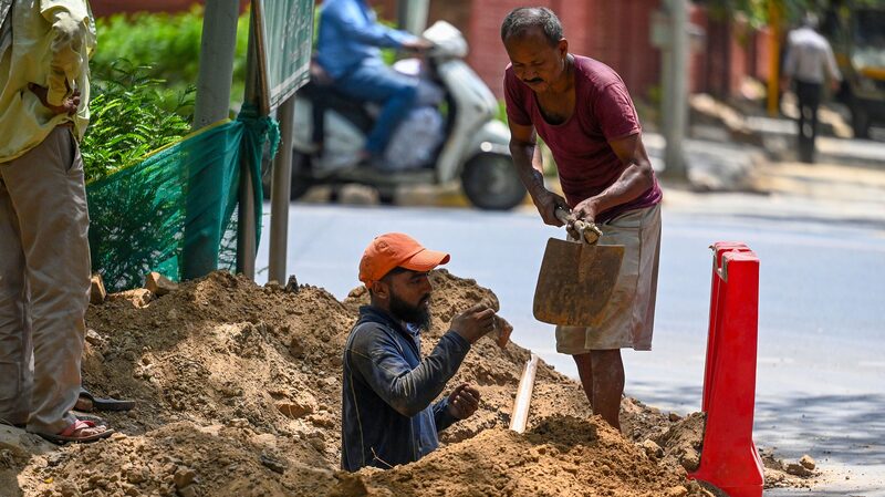 Scorching_Heat_Claims_19_Lives_in_Delhi_and_Noida___ - News for amigos, by amigos Scorching_Heat_Claims_19_Lives_in_Delhi_and_Noida___