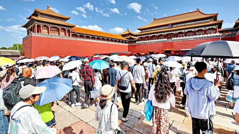 Scorching_Heat_in_China_s_North_while_Rainstorms_Drench_the_South___ - News for amigos, by amigos __Scorching_Heat_in_China_s_North_while_Rainstorms_Drench_the_South___