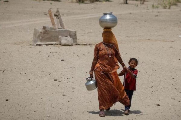 Scorching Heatwaves Strike India and Pakistan as Bangladesh Braces for Cyclone Fury Scorching_Heatwaves_Strike_India_and_Pakistan_as_Bangladesh_Braces_for_Cyclone_Fury