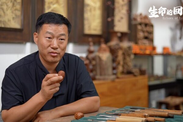 Sculpting Heritage: How Yang Transforms 3,000-Year-Old Jujube Wood 🎨 Sculpting_Heritage__How_Yang_Transforms_3_000_Year_Old_Jujube_Wood__