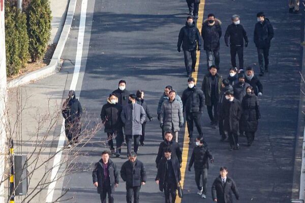 Seoul Showdown: Investigators Fail to Arrest Impeached President Yoon Amid Standoff Seoul_Showdown__Investigators_Fail_to_Arrest_Impeached_President_Yoon_Amid_Standoff