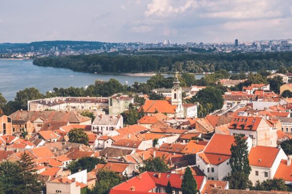 Serbia Sizzles: Heat Wave Brings Soaring Temperatures and Health Risks 🌡️ Serbia_Sizzles__Heat_Wave_Brings_Soaring_Temperatures_and_Health_Risks___