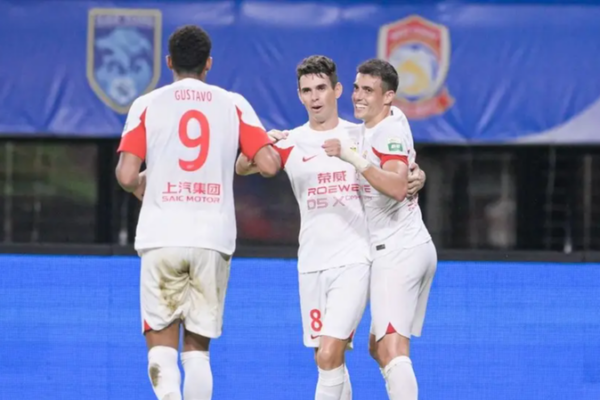 Shanghai Port Triumphs Over Meizhou Hakka 2-1 in Thrilling CSL Match ⚽️ Shanghai_Port_Triumphs_Over_Meizhou_Hakka_2_1_in_Thrilling_CSL_Match___