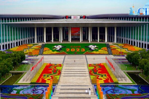 Shanghai Welcomes the World: CIIE 2023 Returns to Pre-Pandemic Glory Shanghai_Welcomes_the_World__CIIE_2023_Returns_to_Pre_Pandemic_Glory video poster